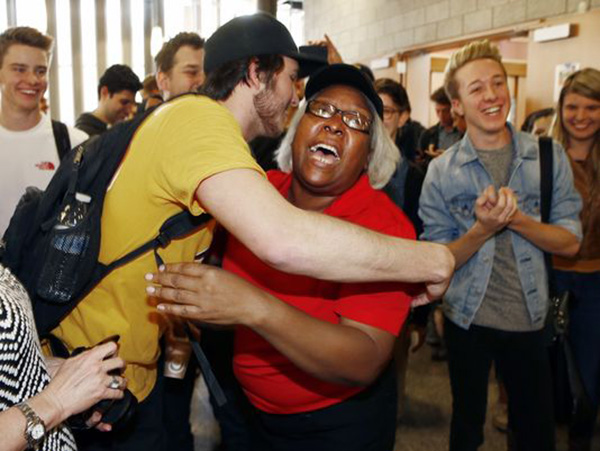 College Students Surprise a Dining-Hall Employee With the Trip of a Lifetime