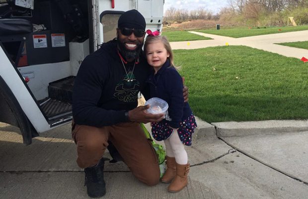 Texas garbage man and 2-year-old boy share special 