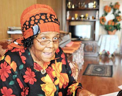 Gogo writes 5 books