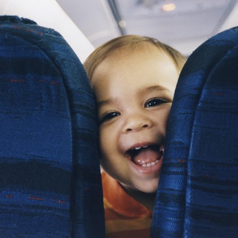 KLM baby on airplane flight good deed