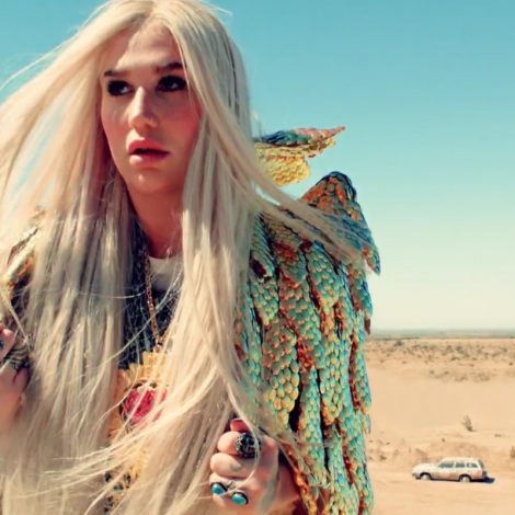 Kesha Praying