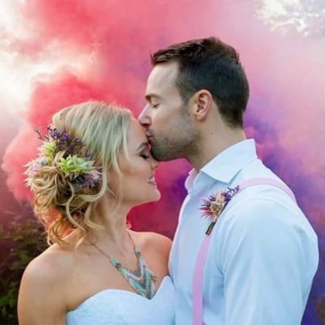 Couple who lost all their wedding photos created the most amazing wedding album!