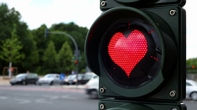 Road Users South Africans positive news - traffic light heart love sign The Secret Love Project lockdown