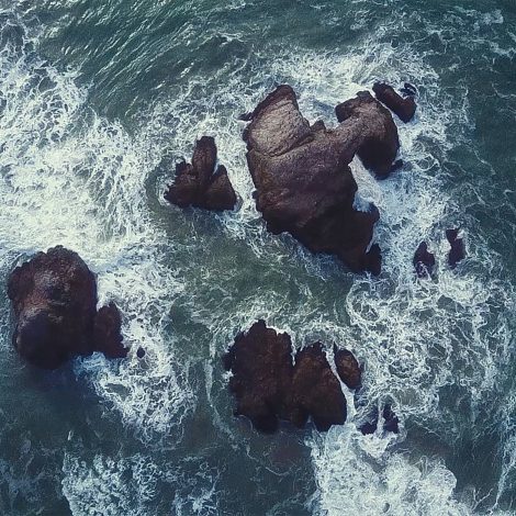 Tourists saved from 4 meter swells off the coast of Knysna