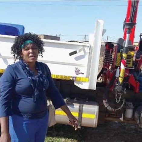 women recycling