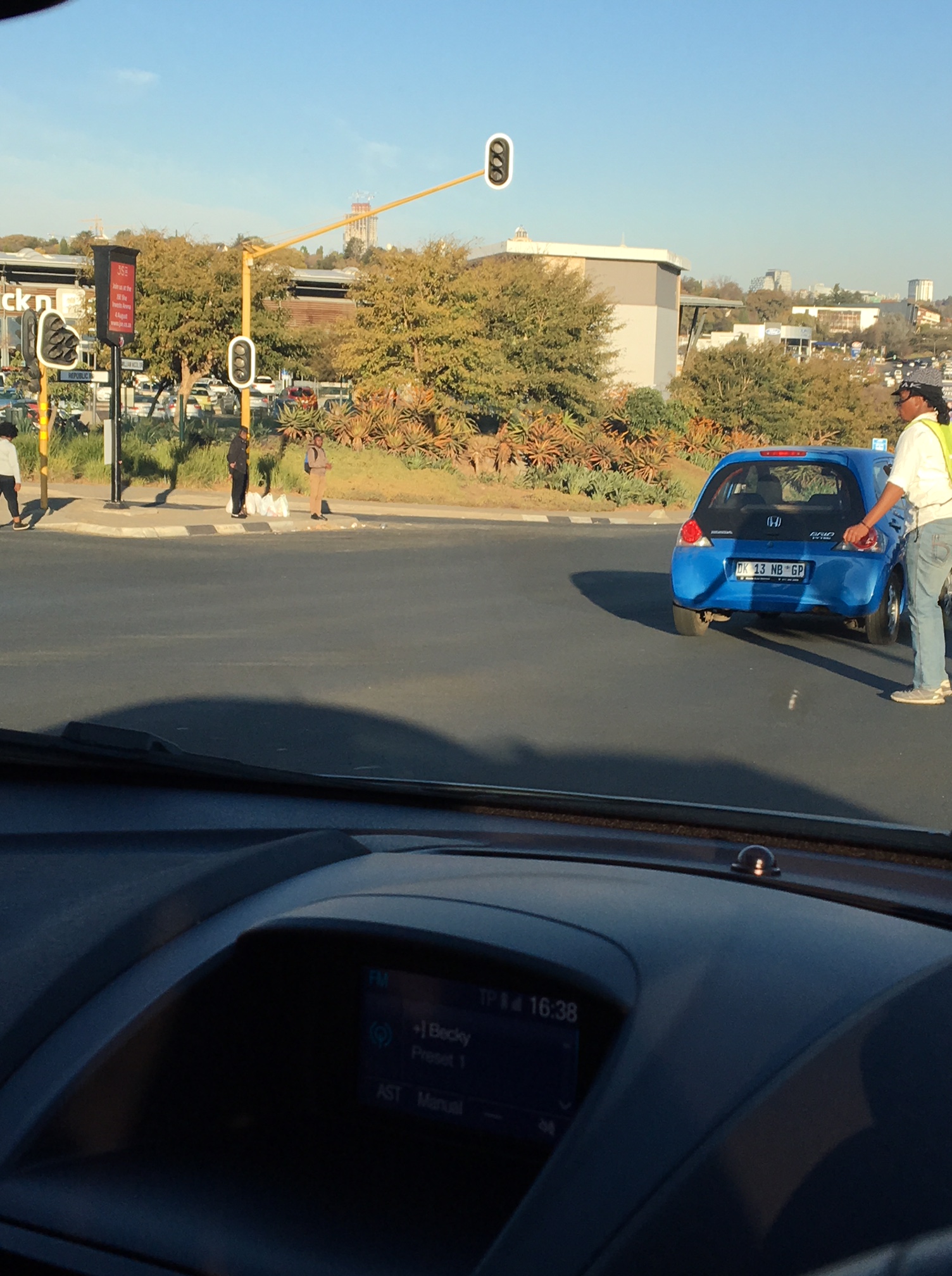 Self-appointed traffic points-men are making waves in Joburg