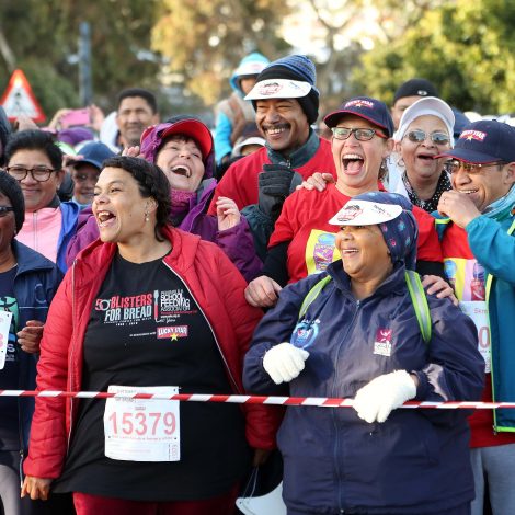 1000’s of people brave the bitterly cold weather to walk united in the fight against childhood hunger