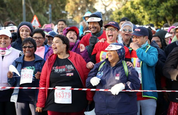 1000’s of people brave the bitterly cold weather to walk united in the fight against childhood hunger