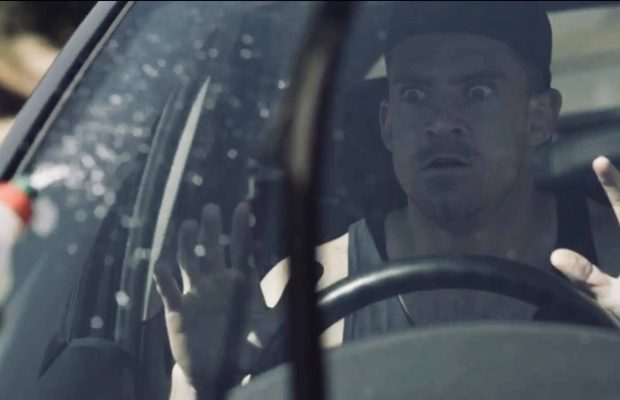 Must Watch: Man gets stuck in a hilarious window washing situation at a Joburg intersection
