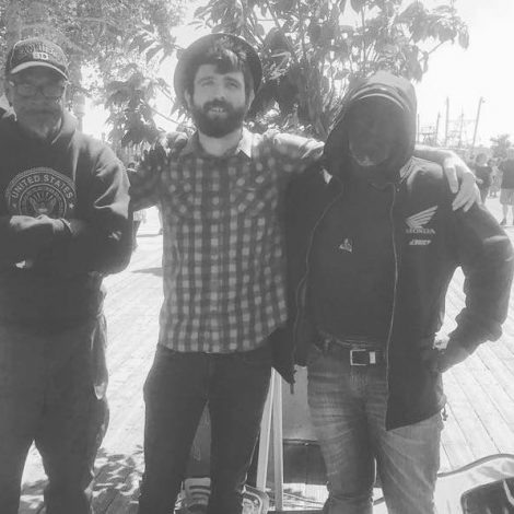 Kindness matters: Street musician gives his tips to a homeless man