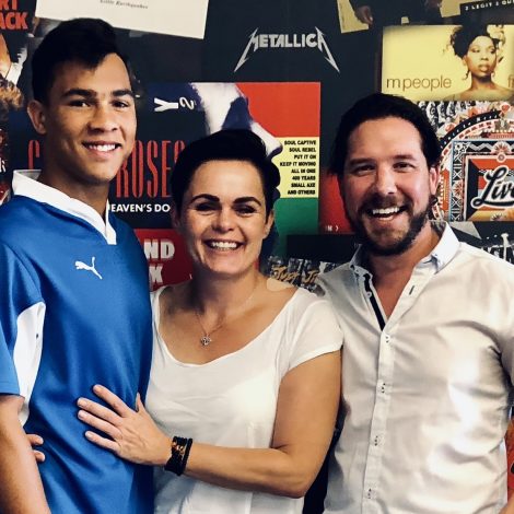 Helping Each Other. Why giving in South Africa is so important. Kelly McGillivray, Tyrone Shabalala, Brent Lindeque, Good Things Guy