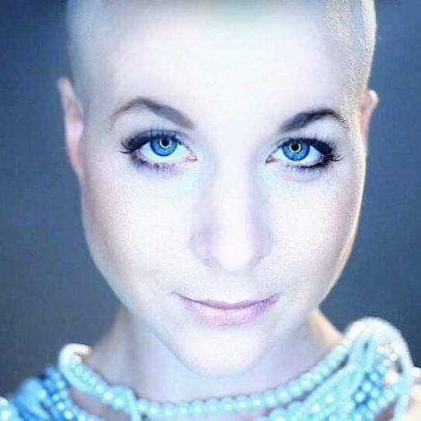 Woman finds beauty and confidence after chemotherapy... in bodybuilding!