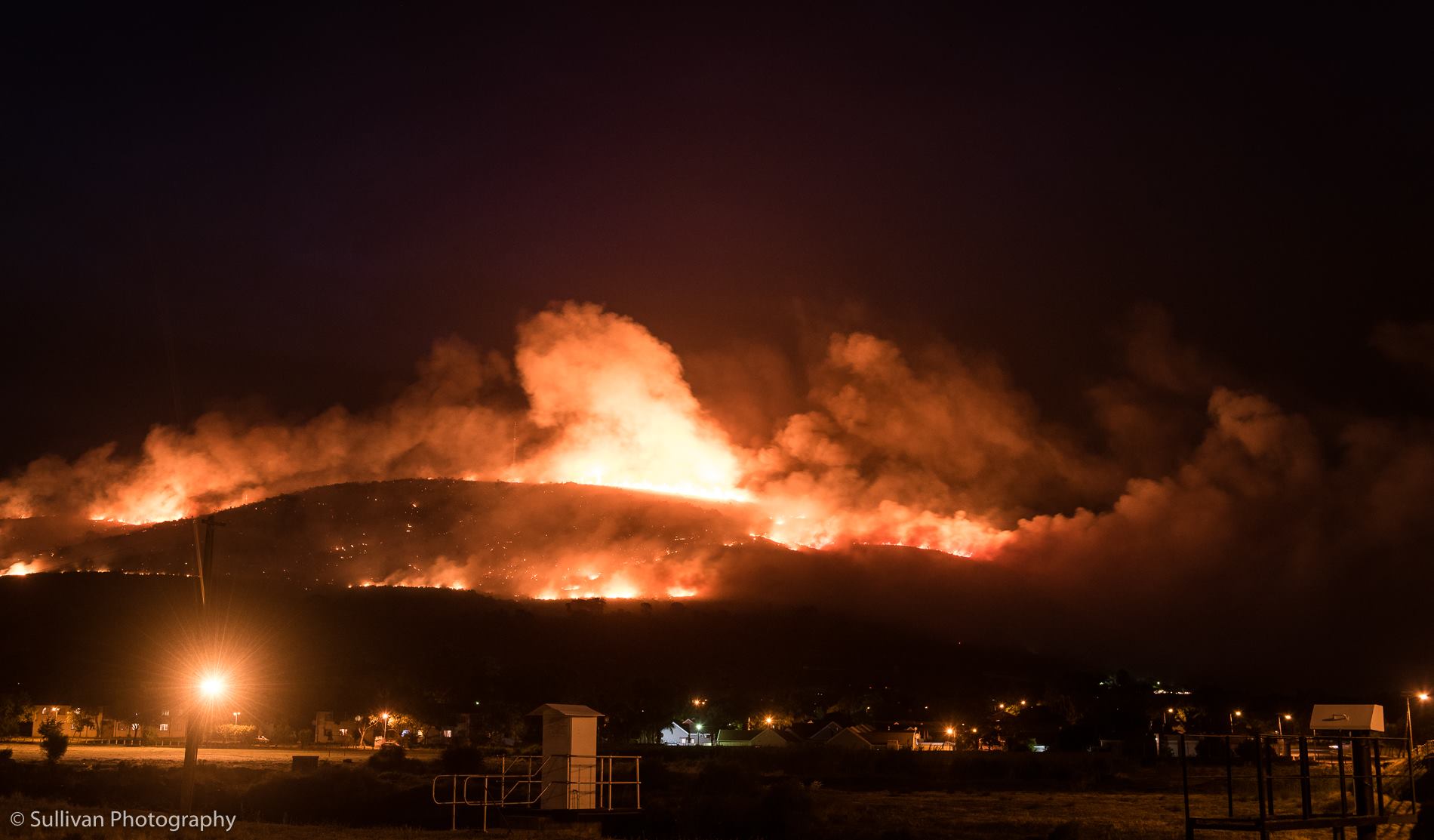 In Pictures: Heroes take control of Paarl fires just days before Christmas.