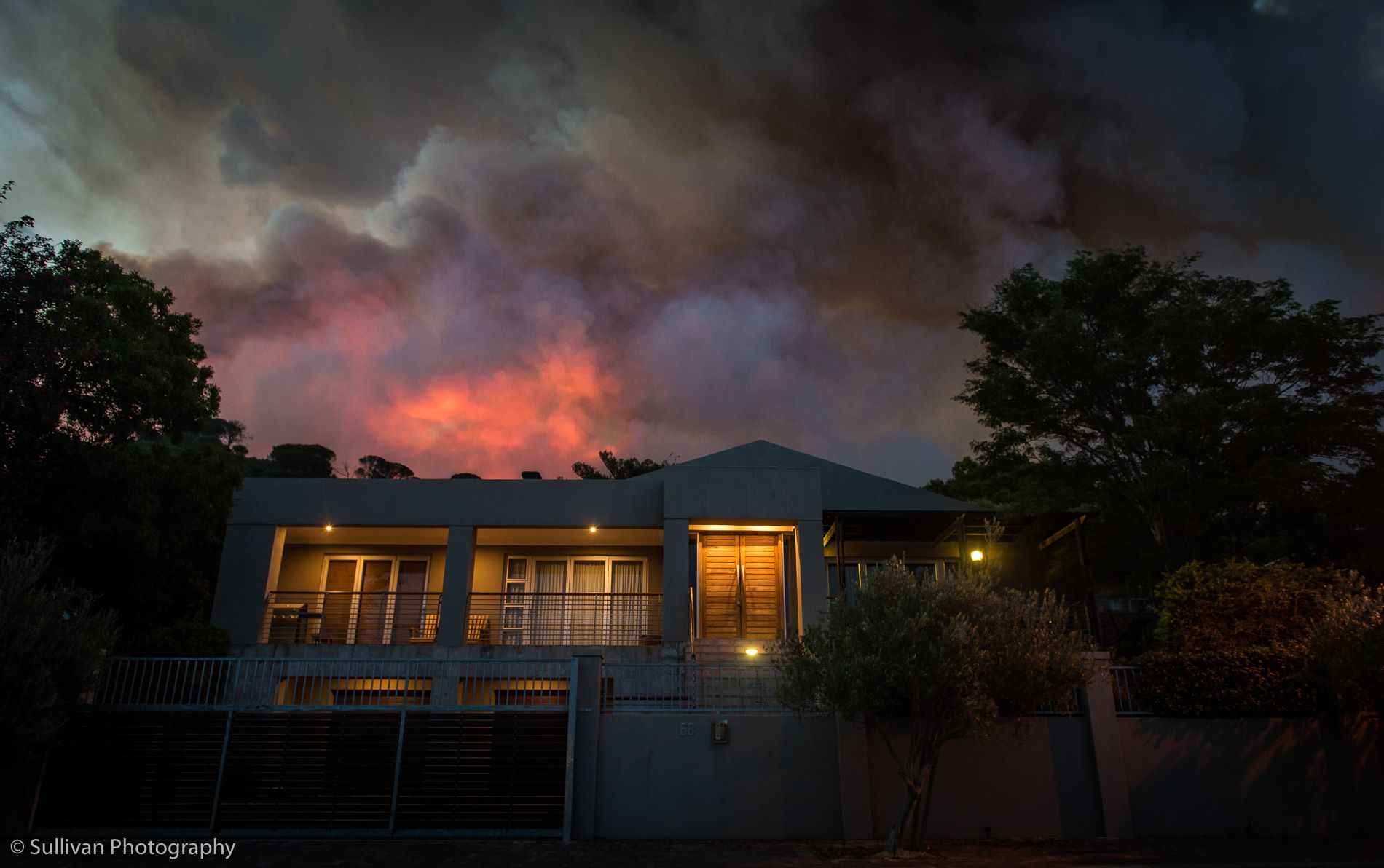 In Pictures: Heroes take control of Paarl fires just days before Christmas.