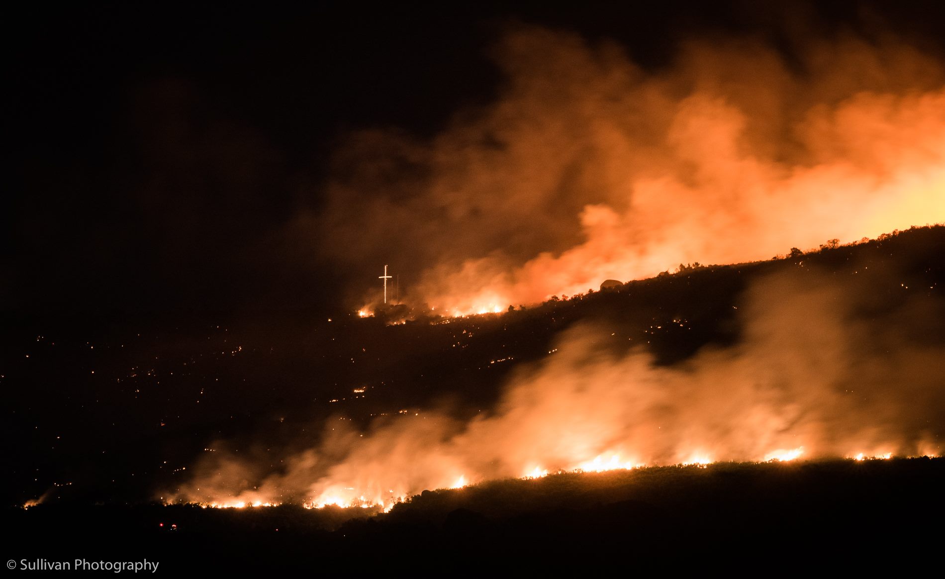 In Pictures: Heroes take control of Paarl fires just days before Christmas.