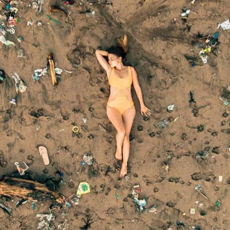 Seen by over 6 million people in just 3 days, this photo is quickly becoming 2018's most viral photo, and it is also the most heartbreaking. clean up challenge #CleanUpChallenge