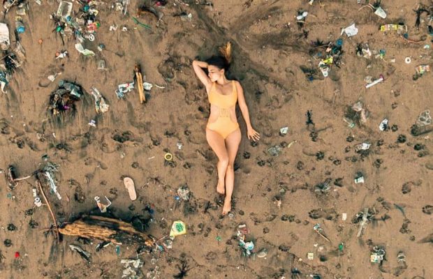 Seen by over 6 million people in just 3 days, this photo is quickly becoming 2018's most viral photo, and it is also the most heartbreaking. clean up challenge #CleanUpChallenge