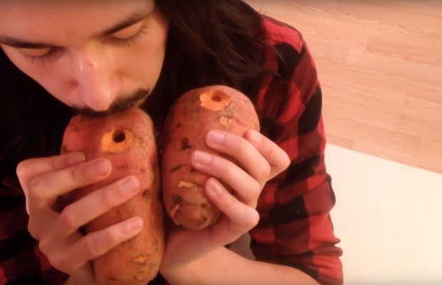 Must watch: Guy plays Toto's Africa with a sweet potato and squash!