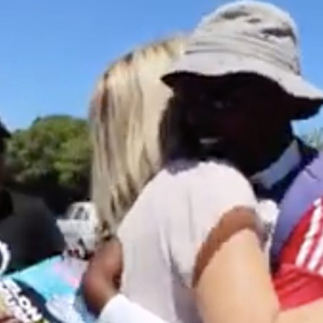 These South Africans just gave their car to a Street Newspaper Salesman!!!