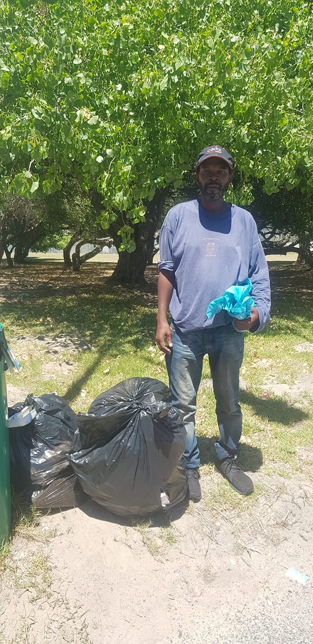 Capetonian starts incredible initiative for a homeless begger in his area!