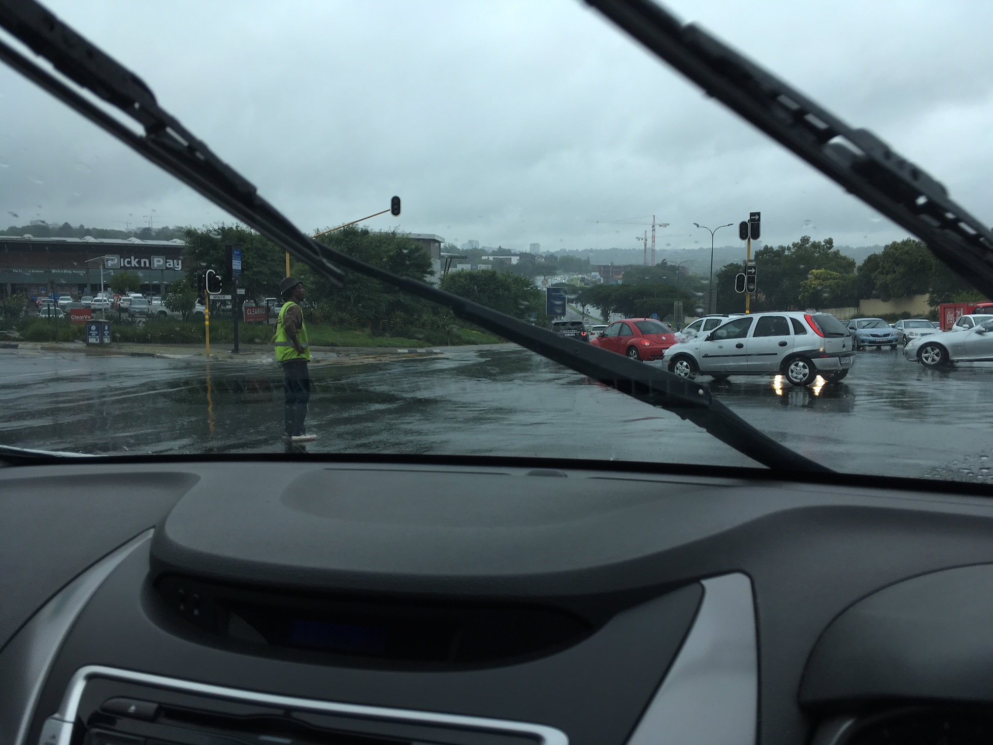 Street buskers step up to help with Loadshedding traffic!