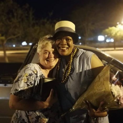 This South African knew exactly what she had to do when she found a full purse at a shopping centre in Pretoria. Shopper contacts home affairs and police to get lost purse back to owner!