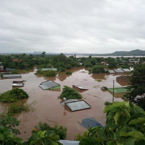 As rescue and search efforts continue, donations of relief supplies to the victims are pouring in from local people, companies, regional governments and international aid agencies. South Africa send relief donations to Malawi after Cyclone