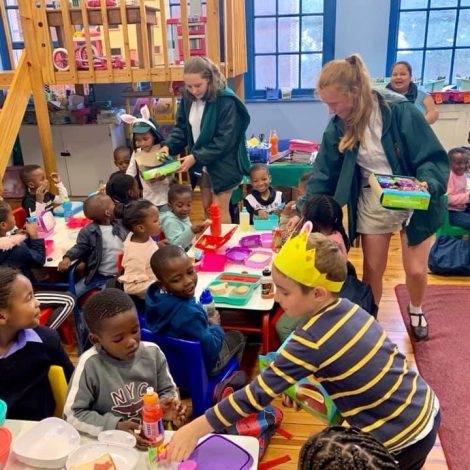 School collects over 10 000 chocolate eggs to share Easter love with the community!