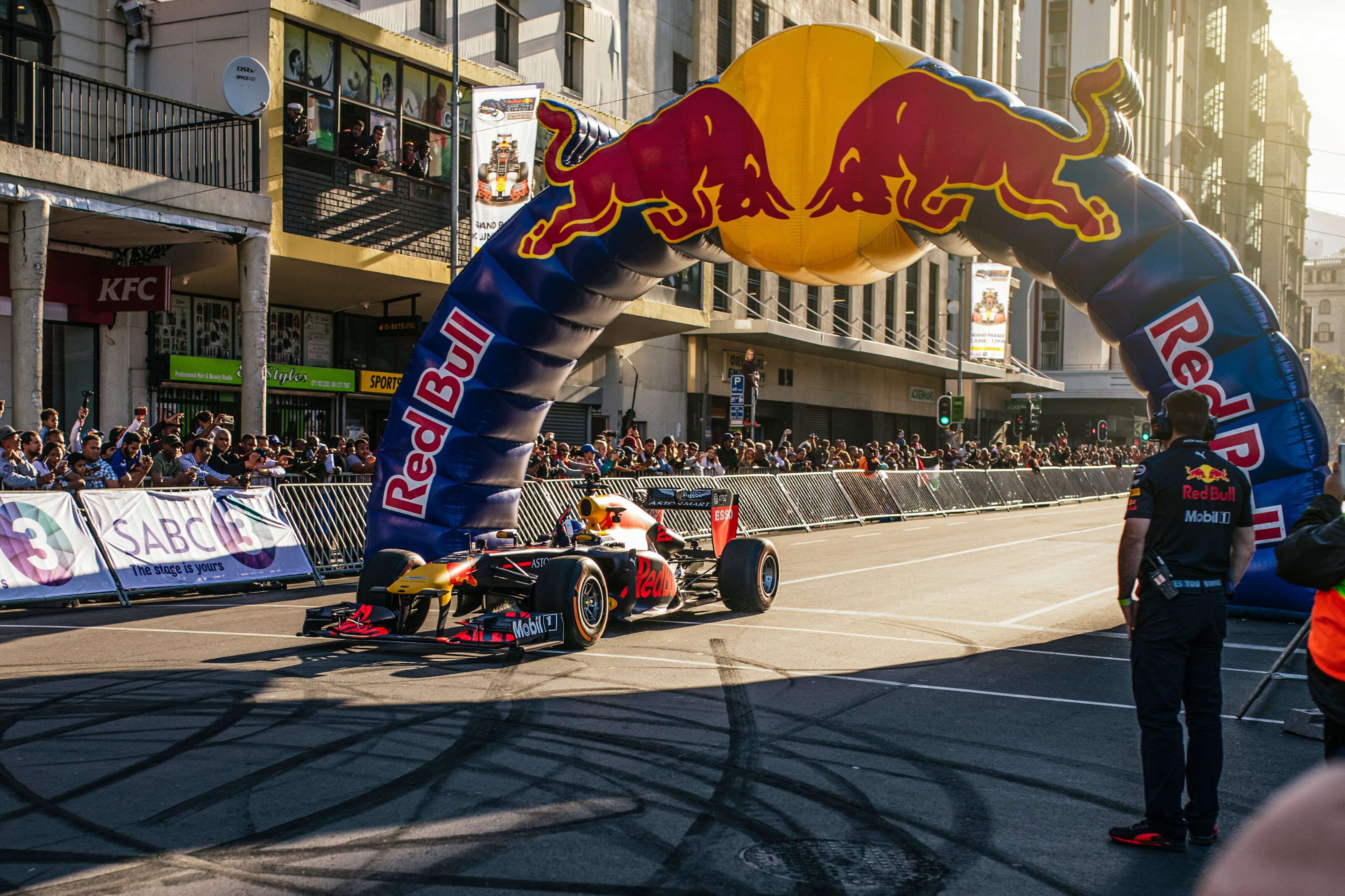 David Coulthard takes to the streets of Cape Town in the all-conquering RB7.  1