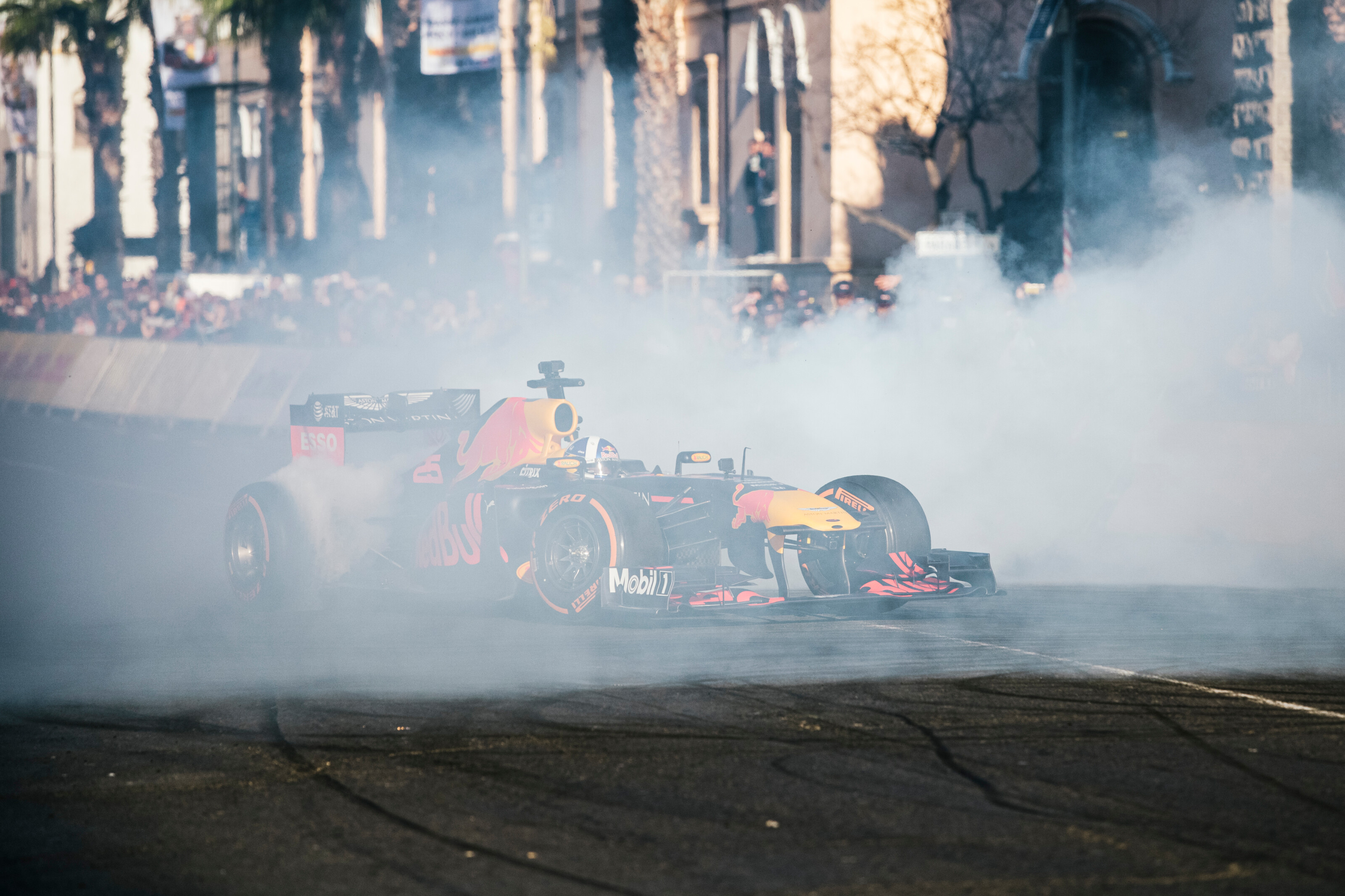David Coulthard takes to the streets of Cape Town in the all-conquering RB7.  1