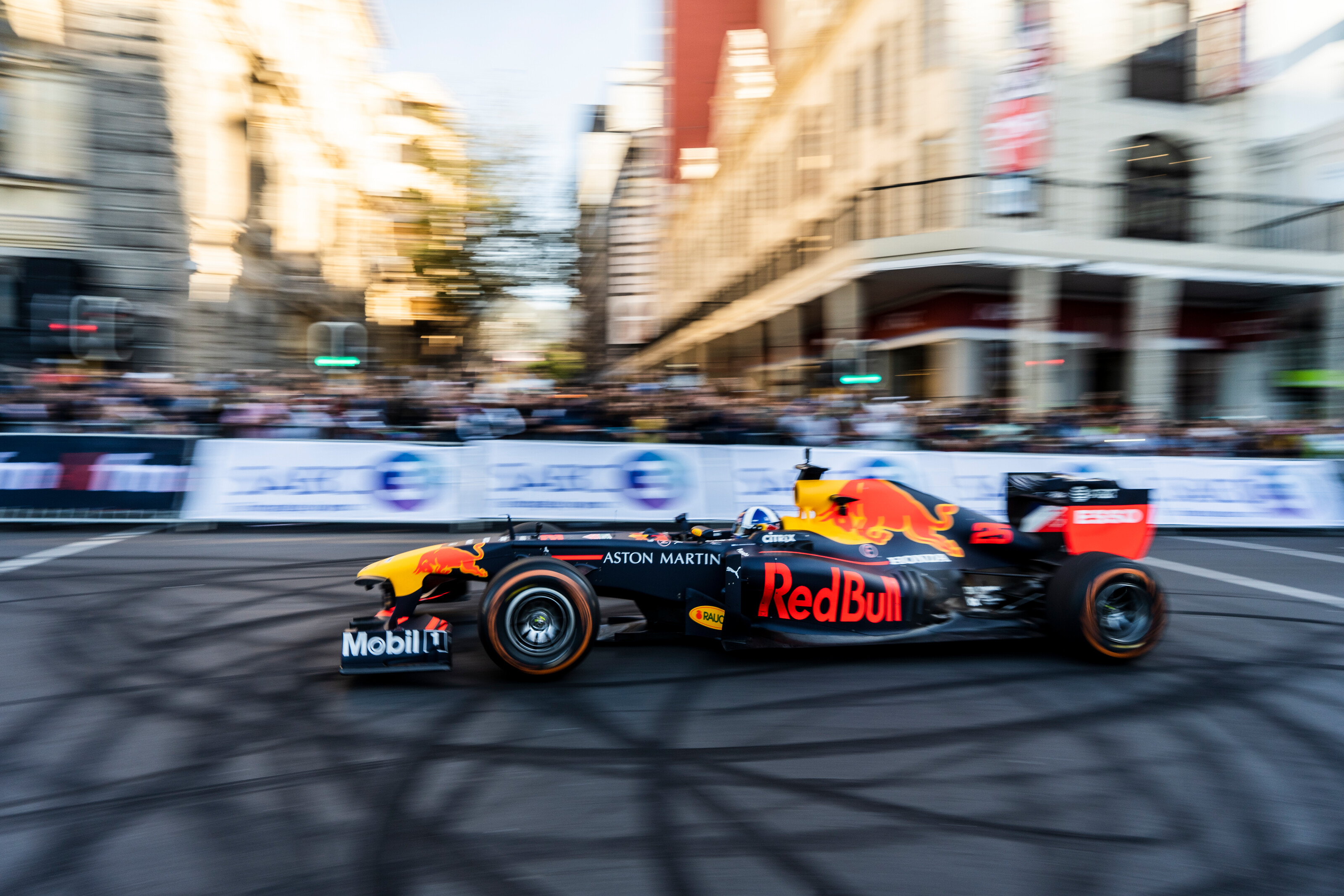 David Coulthard takes to the streets of Cape Town in the all-conquering RB7.  1
