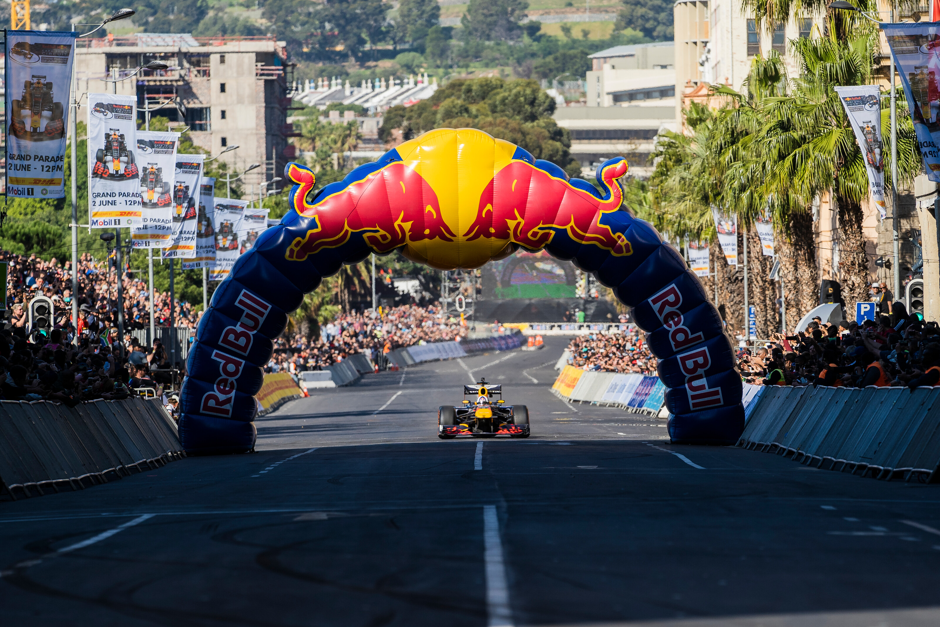 David Coulthard takes to the streets of Cape Town in the all-conquering RB7.  1