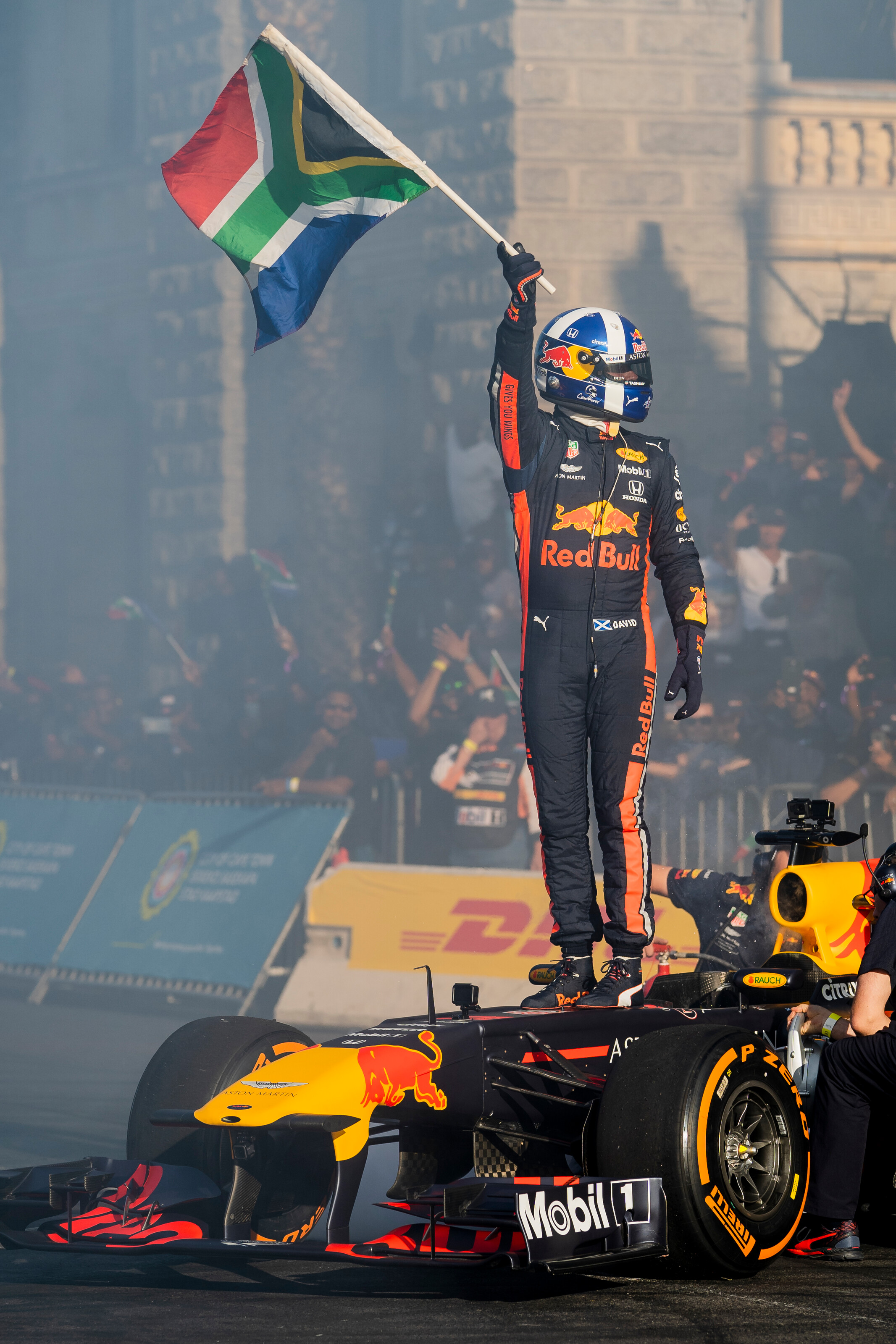 David Coulthard takes to the streets of Cape Town in the all-conquering RB7. 1