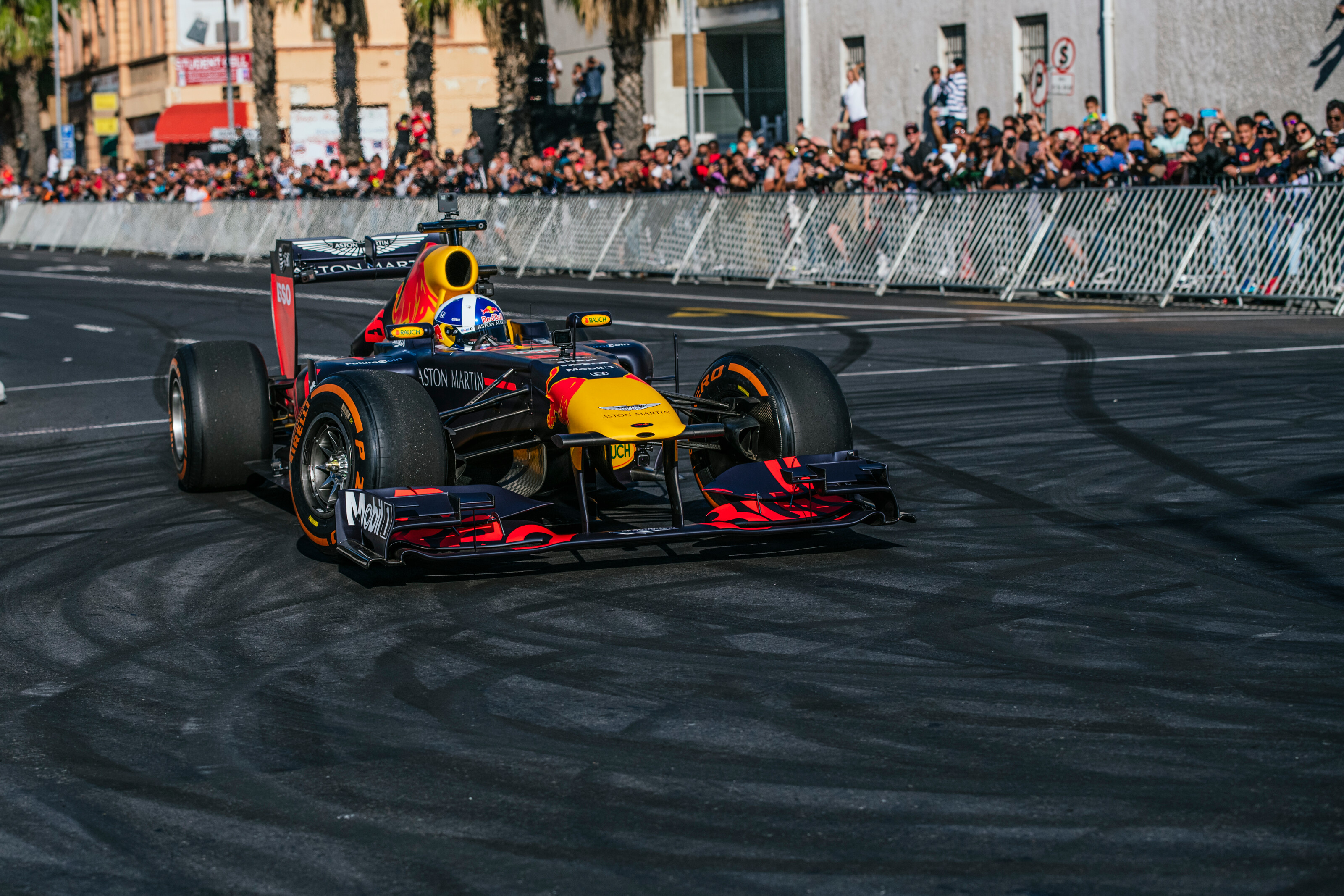 David Coulthard takes to the streets of Cape Town in the all-conquering RB7.  1