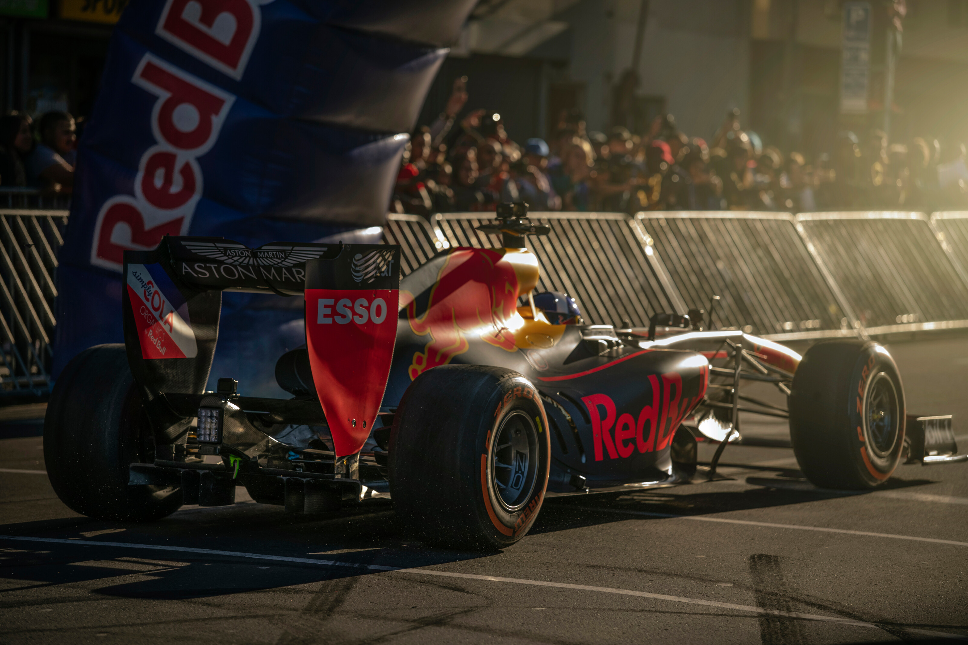 David Coulthard takes to the streets of Cape Town in the all-conquering RB7.  1