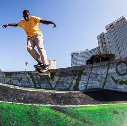 Thalente Biyela From being homeless and begging to being crowned one of South Africa's top skateboarding champs... this is the increidble story of Thalente Biyela