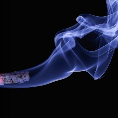 smoke-free Running versus smoking - Company offers non-smokers extra 6 days off to make up for cigarette breaks