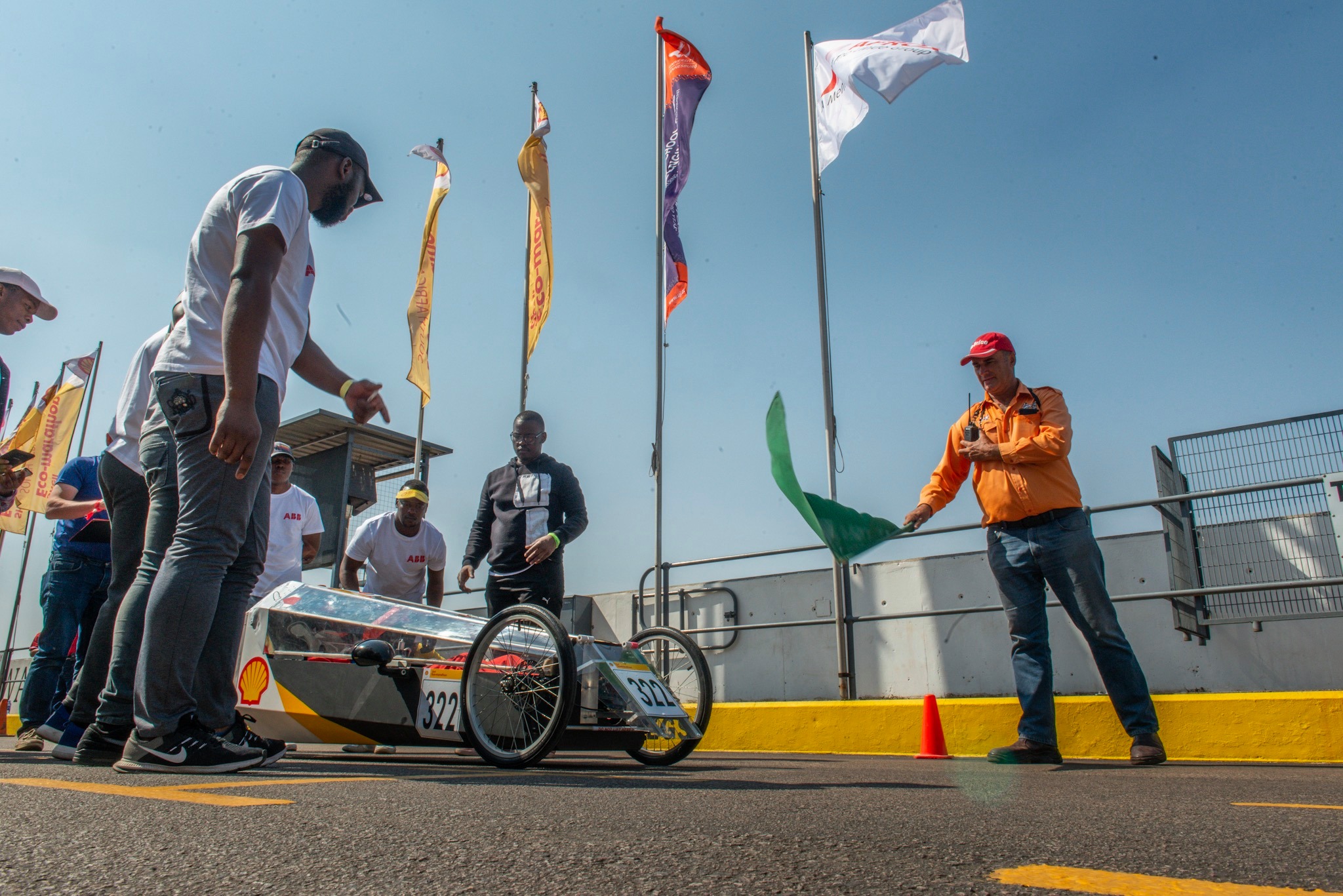 Shell - The race is on to find the most energy-efficient car in the world! 1