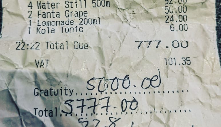 Onomo - Durban waiter receives R5000 tip; shares it with rest of team! 1