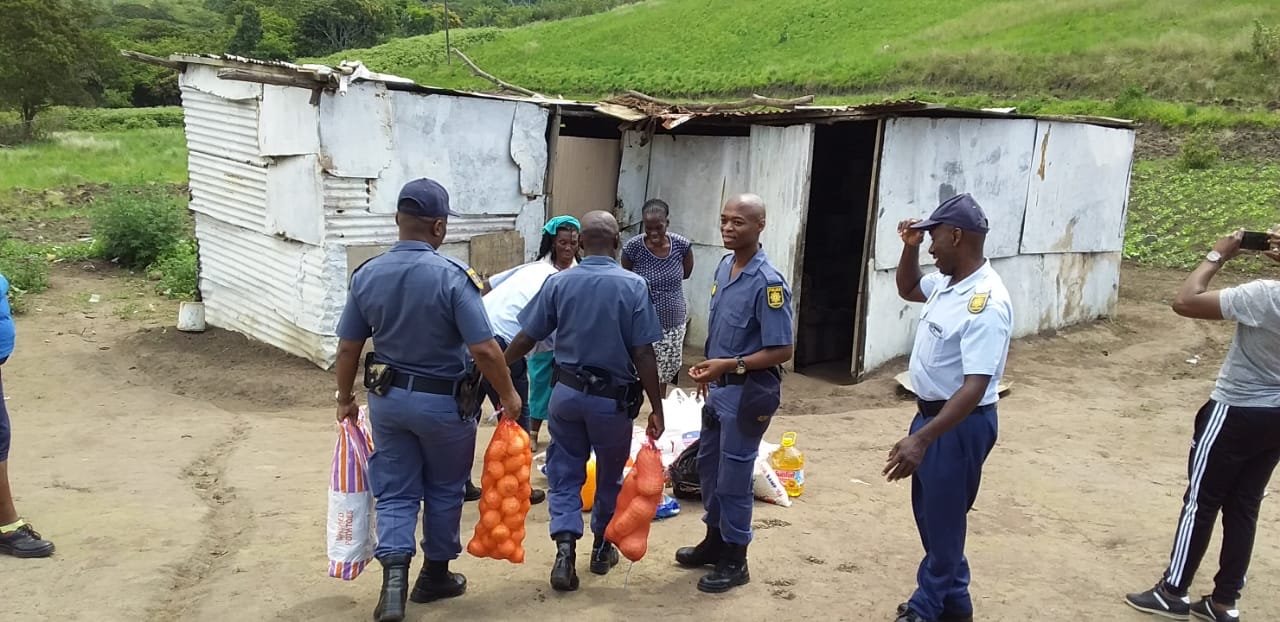 Groceries The real story behind the SAPS act of kindness which has gone viral!