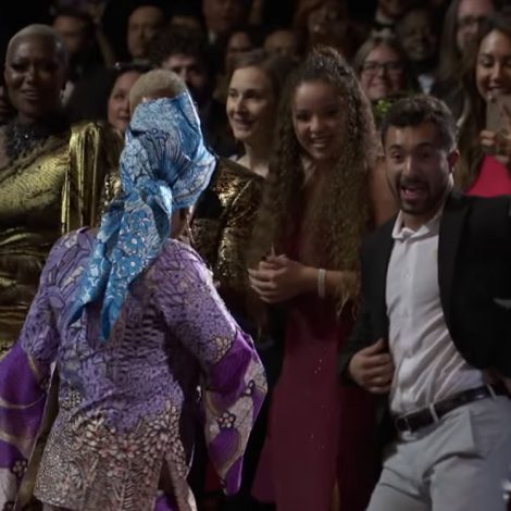 Angélique Kidjo - Singer brings down the house at the Grammys with a celebration of Africa!