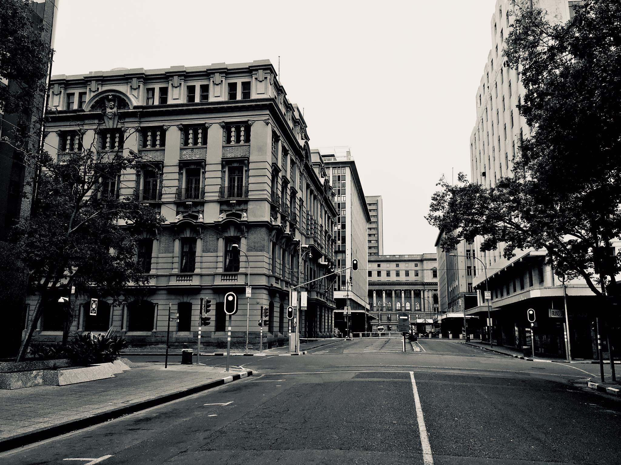 Moments in history: Photos of quiet Joburg streets as city complies with lockdown!