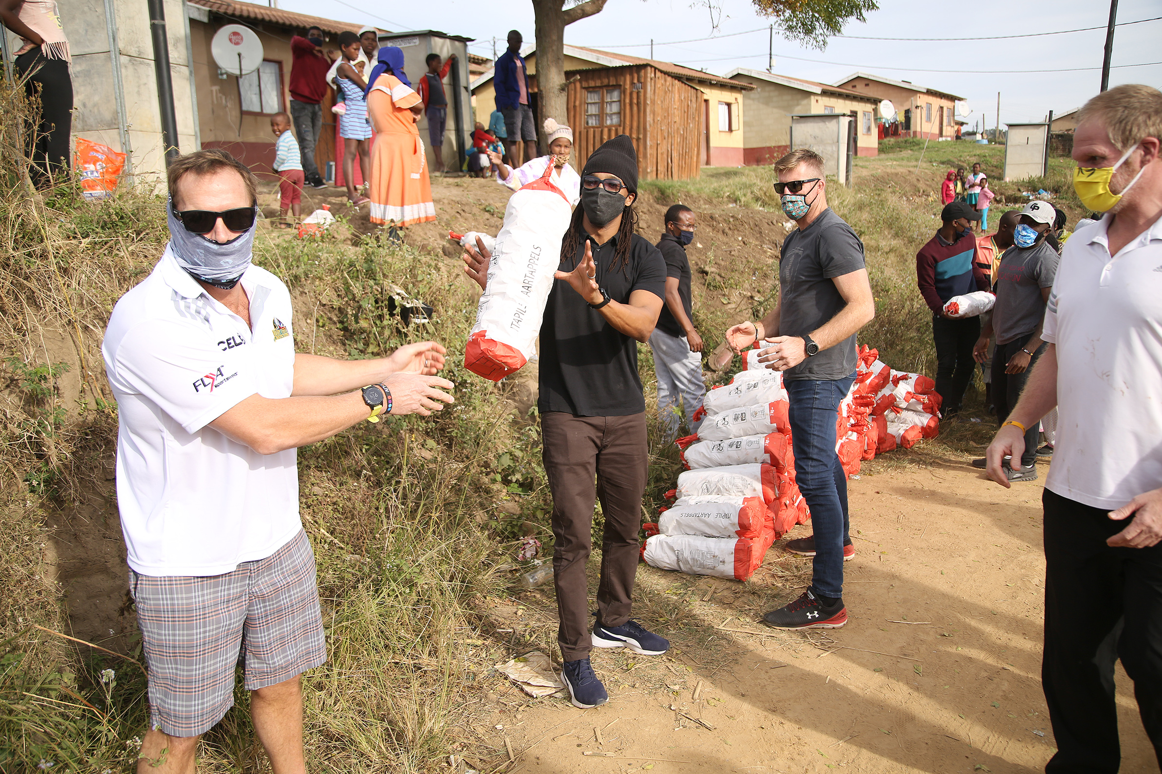 Faith like Potatoes - Rugby Legends donate two tonnes of food to those in need!