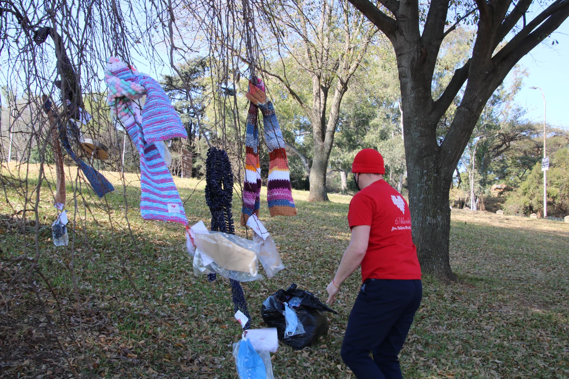 Because even in the middle of the COVID-19 pandemic, Carolyn Steyn and her KnitWits have been hard at work making sure the secret scarf mission will keep the most vulnerable warm this winter!