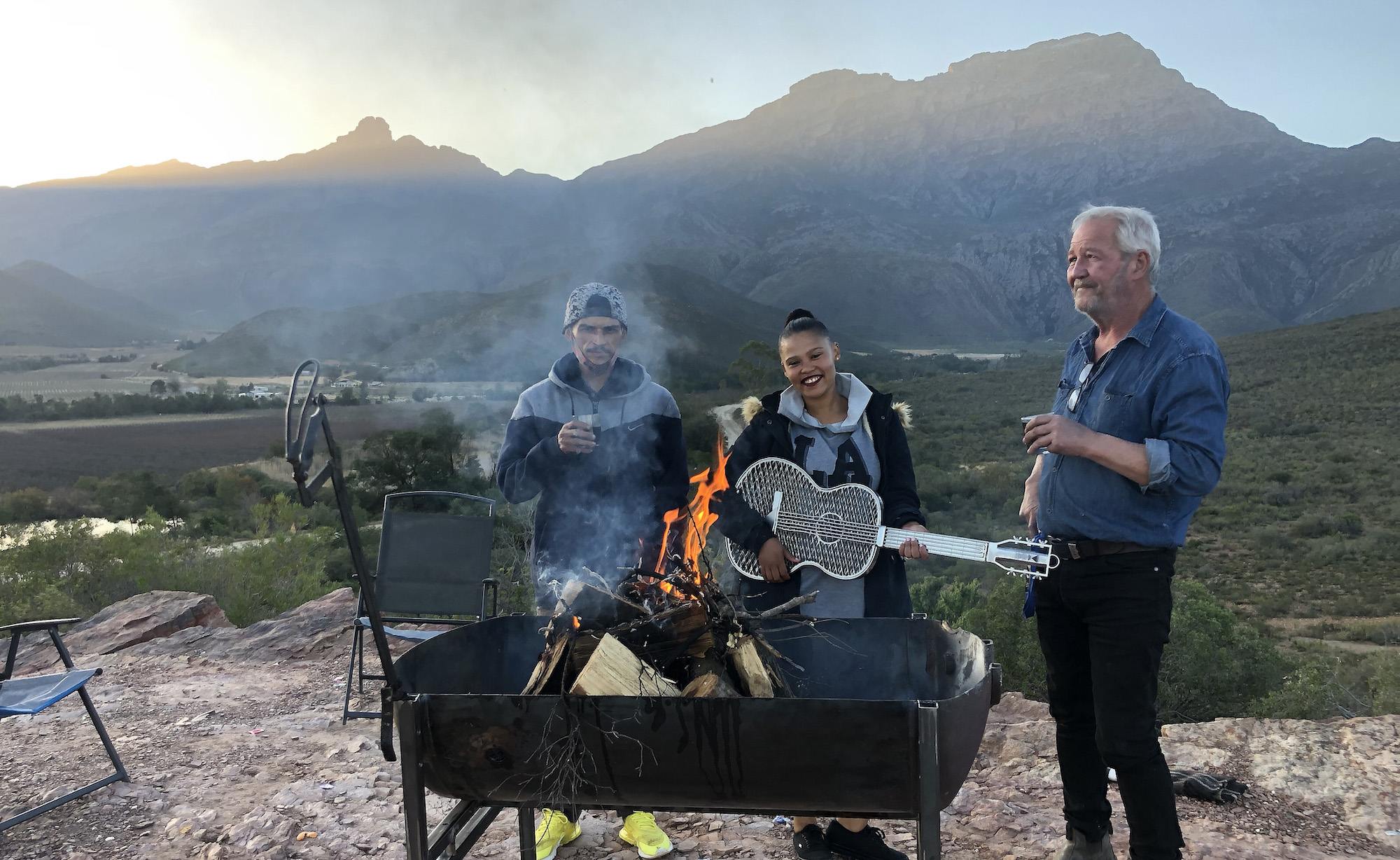 A Karoo cowboy, a rock star and a guitar-shaped braai grid!