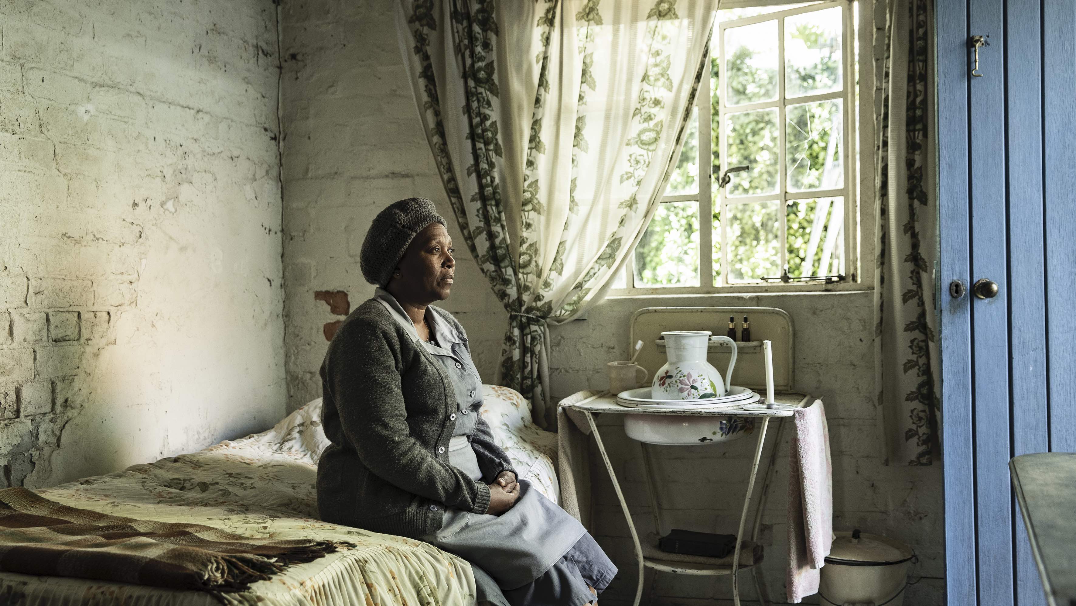 Poppie Nongena – the feature film based on one of the finest African novel of the twentieth century – tells an inspiring story of courage and tenacity.