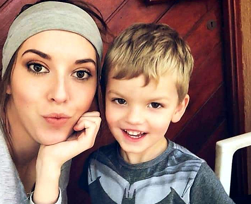 A community have collectively raised almost R100 000 to help Sian-Tae Metzler - a mother who was diagnosed with a cancer, after testing positive for COVID-19.