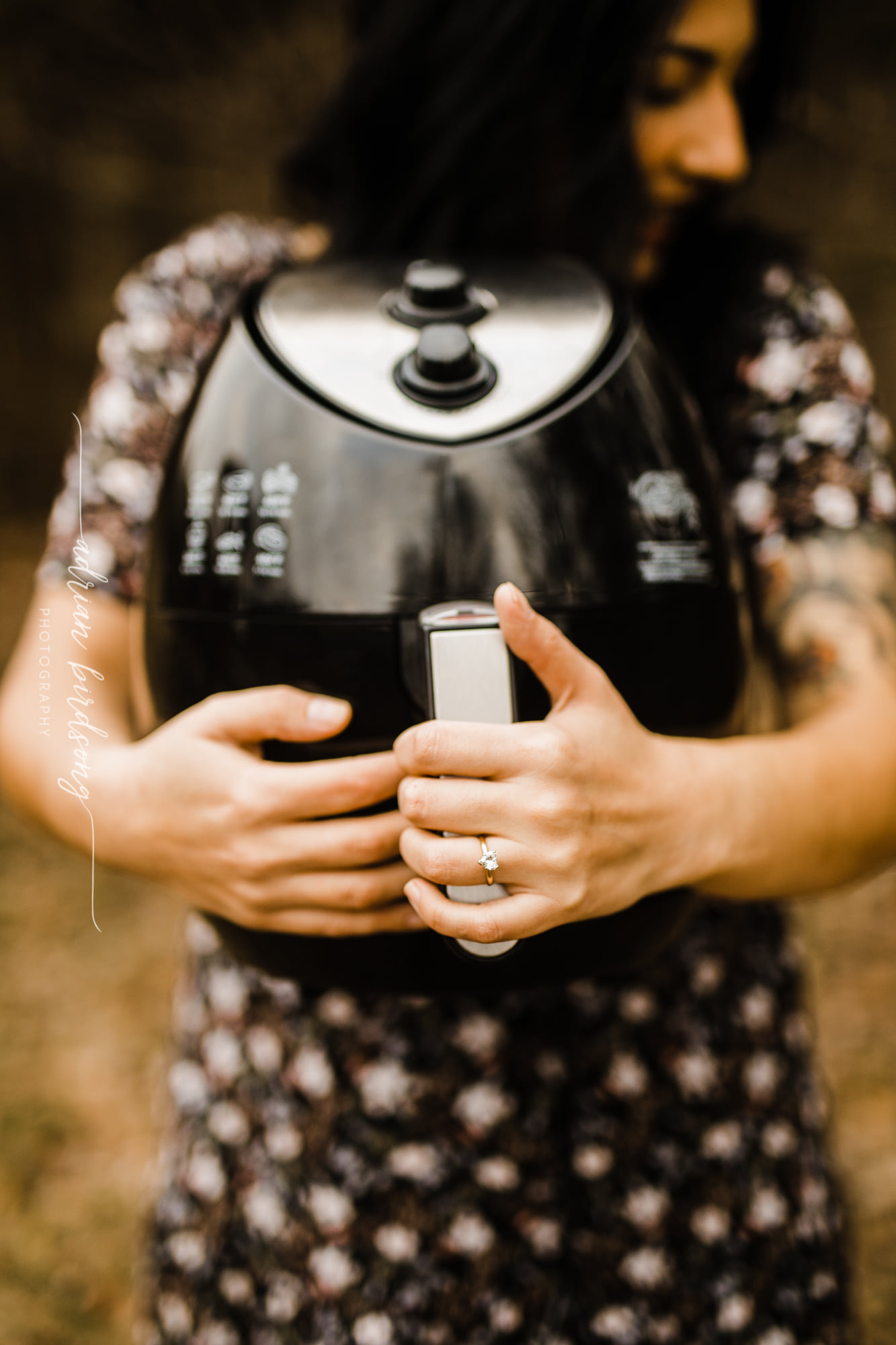 Love Is In The Air (Fryer) - Woman Goes Viral With Ridiculous Photo Shoot!