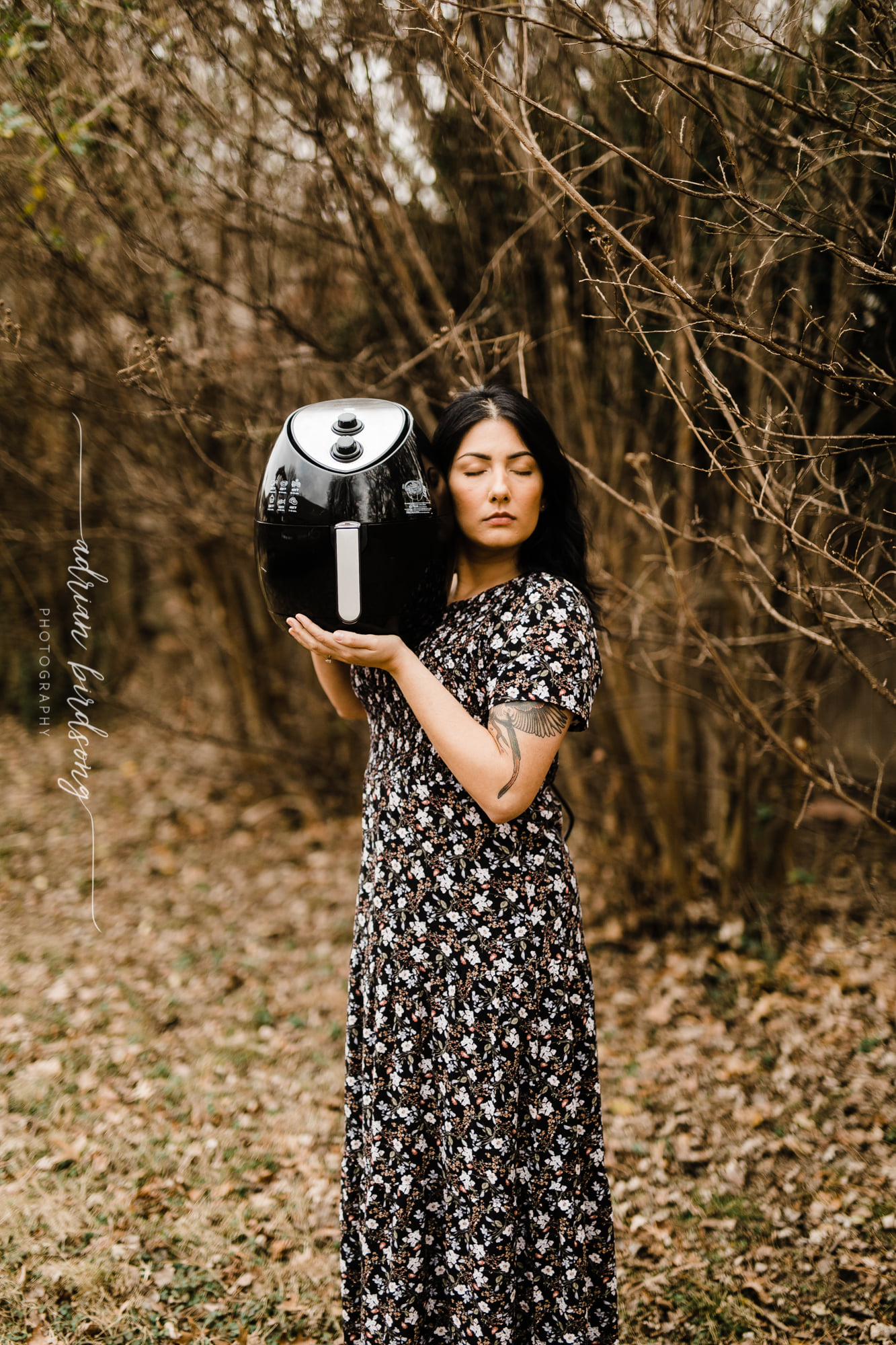 Love Is In The Air (Fryer) - Woman Goes Viral With Ridiculous Photo Shoot!