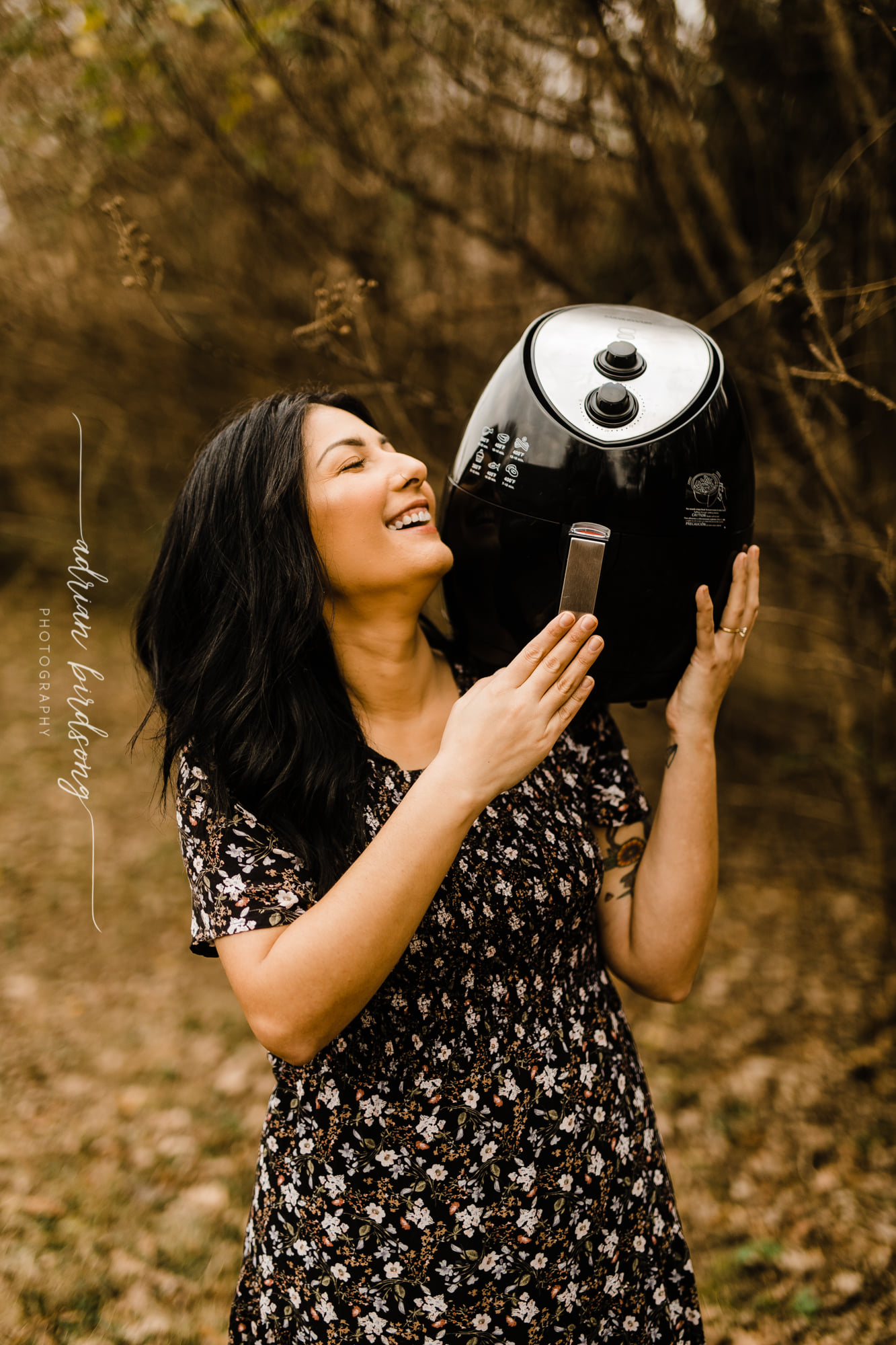 Love Is In The Air (Fryer) - Woman Goes Viral With Ridiculous Photo Shoot!